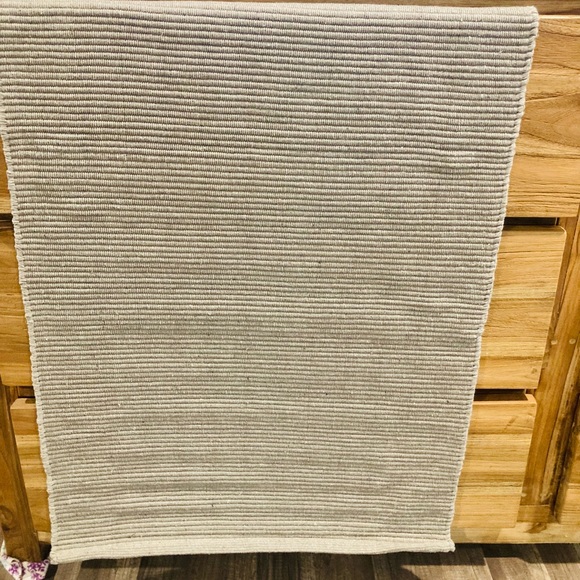 2 BRAND NEW RUGS - Picture 4 of 7